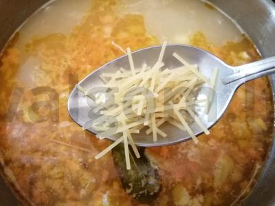 Sriuba su vermišeliais, daržovėmis ir ruginių skrudintų duonos kubelių Žingsnis 10