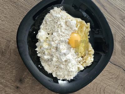 Bananų-varškės blynai prie arbatos Žingsnis 2