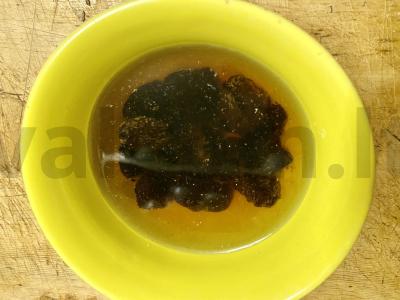 Keptos antonovkos su džiovintais abrikosais ir riešutais Žingsnis 3