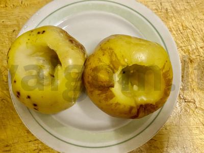 Keptos antonovkos su džiovintais abrikosais ir riešutais Žingsnis 9