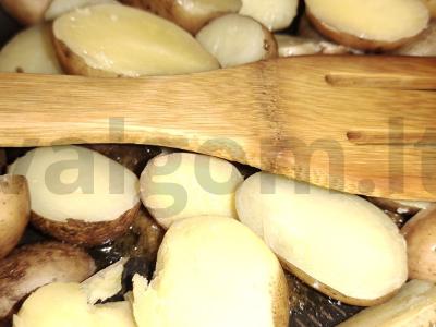 Virti mažieji bulvės su aštriu traškiu apvalkalu Žingsnis 4