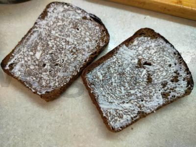 Ruginiai sumuštiniai su silke ir žaliu svogūnu Žingsnis 4