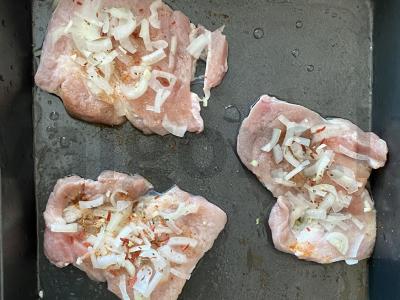 Kiaulienos kepsniai su sūriu ir miško grybais Žingsnis 3