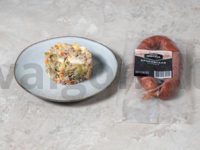 Skani olivje salotos su dešra pagrindine nuotrauka