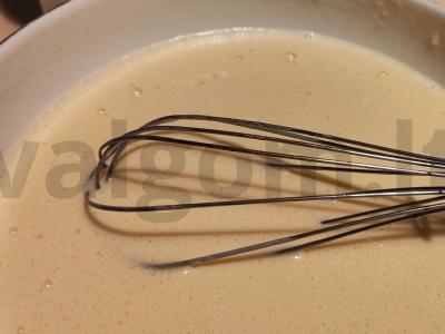 Blynai su žuvies konservais ir kiaušiniu Žingsnis 1