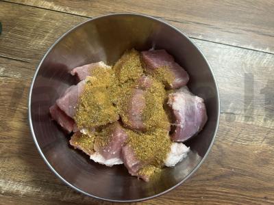 Marinatas šašlykui su svogūnais ant kefyro Žingsnis 4