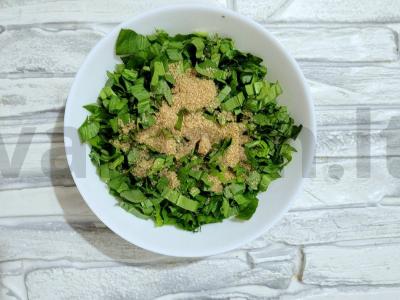 Pavasarinė salota su ruduoju cukrumi ir rūgštynėmis Žingsnis 2