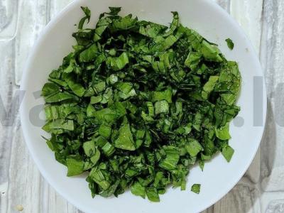 Pavasarinė salota su ruduoju cukrumi ir rūgštynėmis pagrindine nuotrauka