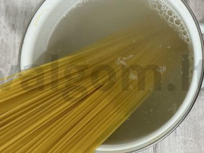 Karbonaara iš „Čižiko ir Mišos“ Žingsnis 1