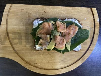Avokado ir raudonos žuvies tostai pusryčiams Žingsnis 4