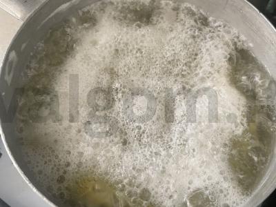 Bulvių piurė su keptu svogūnu ir pienu Žingsnis 2