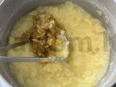 Bulvių piurė su keptu svogūnu ir pienu Žingsnis 7
