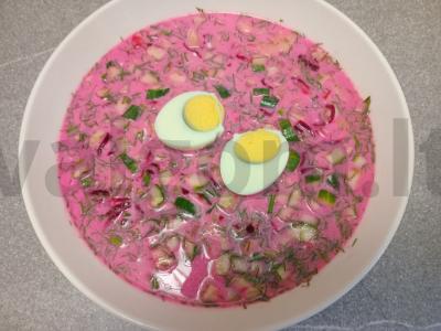 Burokėlių sriuba su grietine ir beržų sultimis bei antis filė pagrindine nuotrauka