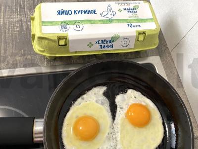 Tortilijos sumuštinis su kiaušiniu ir marinuotais agurkais Žingsnis 1