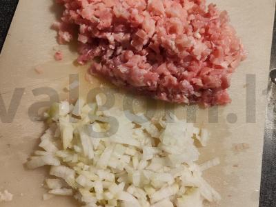 Naudingos kotletai iš vištienos, cukinijų ir morkų Žingsnis 2