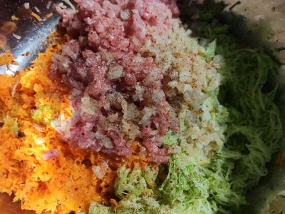 Naudingos kotletai iš vištienos, cukinijų ir morkų Žingsnis 5