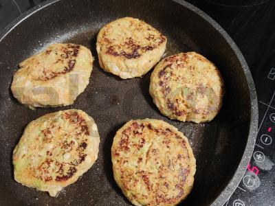 Naudingos kotletai iš vištienos, cukinijų ir morkų Žingsnis 6