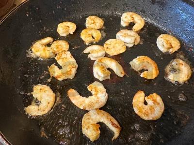 Krevetėmis ir juodąja ikra užpildytos tartaletės Žingsnis 2