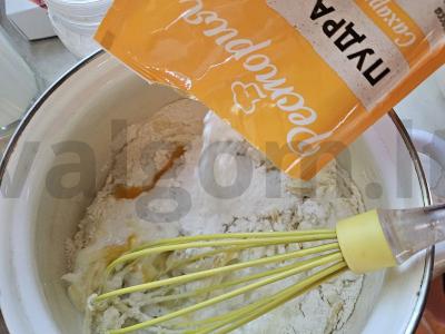 Švelnūs obuolių blynai su cukraus pudra Žingsnis 3