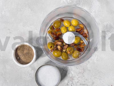 Salotas su alyvuogių ir pistacijų padažu Žingsnis 2