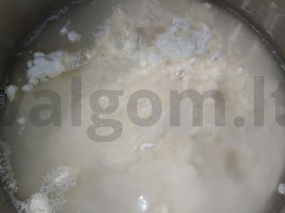 Kepama kiauliena su bulvėmis ir svogūnais tešlos puode oro grilyje Žingsnis 3