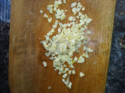 Kepama kiauliena su bulvėmis ir svogūnais tešlos puode oro grilyje Žingsnis 5