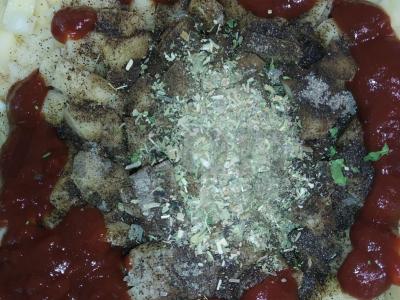 Kepama kiauliena su bulvėmis ir svogūnais tešlos puode oro grilyje Žingsnis 7