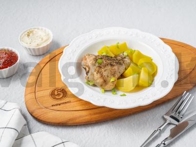 Vištienos šlaunelės garuose pagrindine nuotrauka