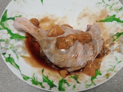 Anties šlaunelė, marinuota mandarinų marinade ir kepta su obuoliu Žingsnis 4