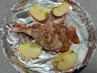 Anties šlaunelė, marinuota mandarinų marinade ir kepta su obuoliu Žingsnis 6