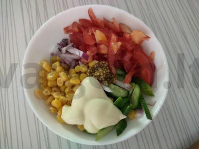 Salotos su šviežiais daržovėmis ir kukurūzais Žingsnis 3