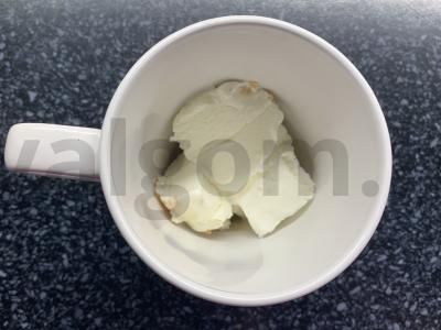 Kava su ledais, sausainiais ir ruduoju cukrumi Žingsnis 2