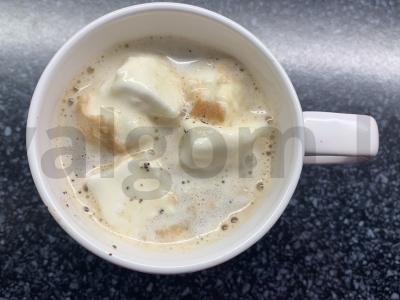 Kava su ledais, sausainiais ir ruduoju cukrumi Žingsnis 4