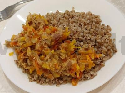 Grikių košė su mėsa pagrindine nuotrauka