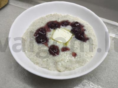 Perlinių miežių košė su pienu pusryčiams pagrindine nuotrauka