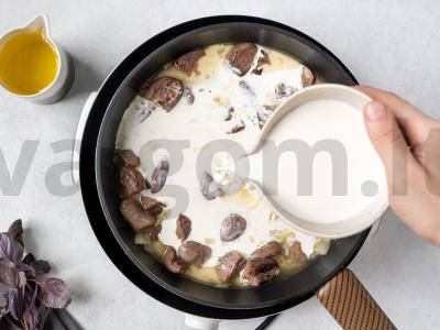 Kalakutų širdelės grietinėlės padaže Žingsnis 4