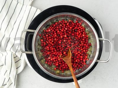 Brusnicų uogienė su obuoliais Žingsnis 5