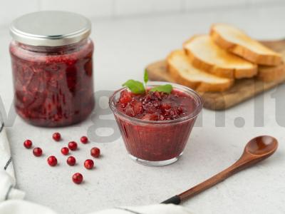 Brusnicų uogienė su obuoliais pagrindine nuotrauka