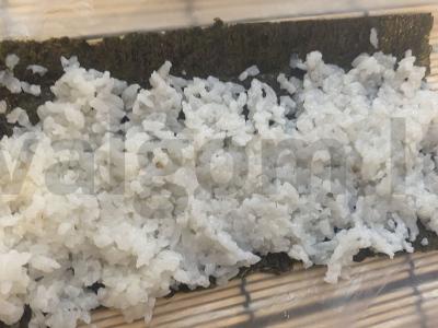 Namų ritinėliai su ryžiais ir lašiša Žingsnis 4