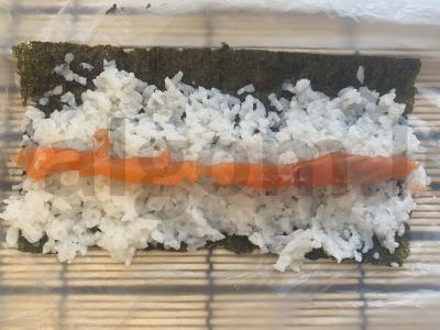 Namų ritinėliai su ryžiais ir lašiša Žingsnis 5