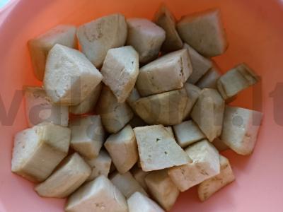 Šiltas salotas su traškiais baklažanais ir fetos sūriu Žingsnis 1