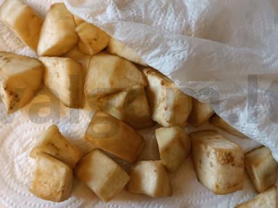 Šiltas salotas su traškiais baklažanais ir fetos sūriu Žingsnis 4