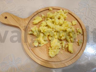 Šviežias Olivier salotas be žirnių Žingsnis 2