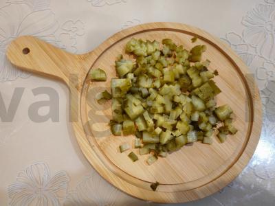 Šviežias Olivier salotas be žirnių Žingsnis 5