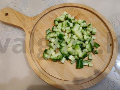 Šviežias Olivier salotas be žirnių Žingsnis 6