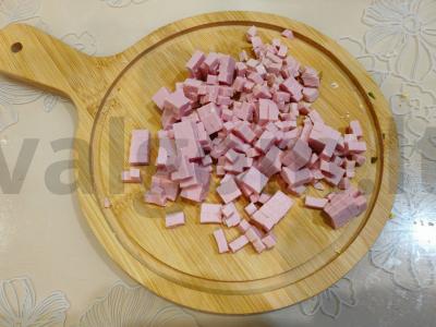 Šviežias Olivier salotas be žirnių Žingsnis 7