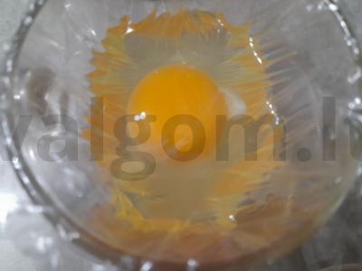 Patingėlių sriuba su greitai paruošiamais makaronais ir kiaušiniu poštu Žingsnis 1