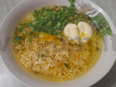 Patingėlių sriuba su greitai paruošiamais makaronais ir kiaušiniu poštu pagrindine nuotrauka