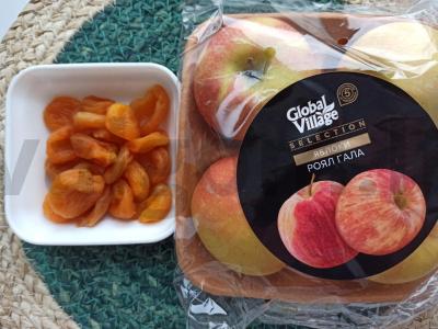 Šviežių obuolių ir džiovintų abrikosų kompotas Žingsnis 1