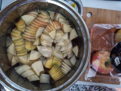 Šviežių obuolių ir džiovintų abrikosų kompotas Žingsnis 5